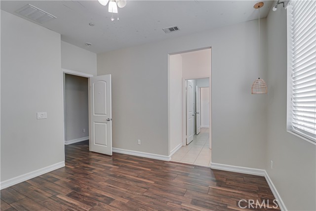 Detail Gallery Image 24 of 44 For 5005 Silvery Jewel, Bakersfield,  CA 93313 - 5 Beds | 3/1 Baths