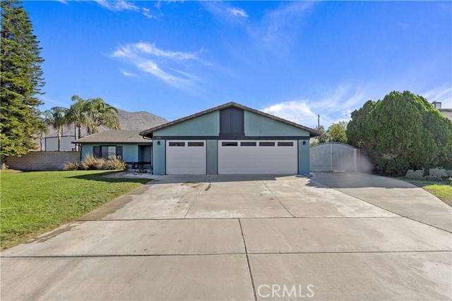 350 Whipporwill Dr, Riverside, CA 92507