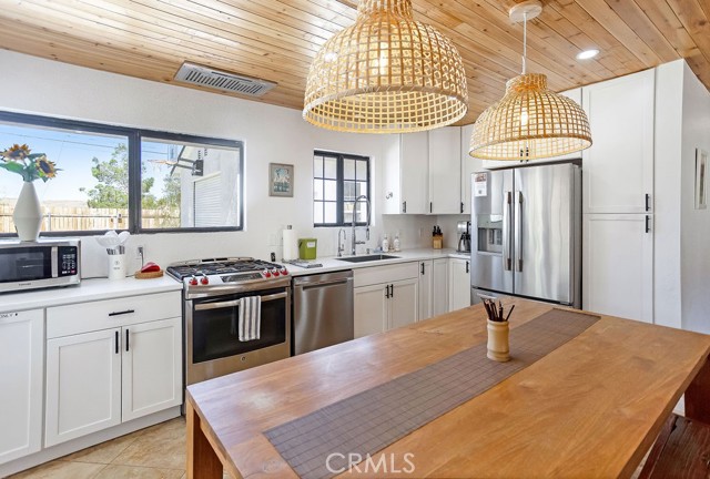 Detail Gallery Image 13 of 39 For 61680 Valley View Dr, Joshua Tree,  CA 92252 - 3 Beds | 2 Baths