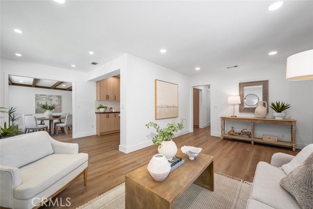 2260 Tevis Avenue, Long Beach CA: https://media.crmls.org/medias/2df11878-ea0e-466a-b4a7-9c04d56ec685.jpg