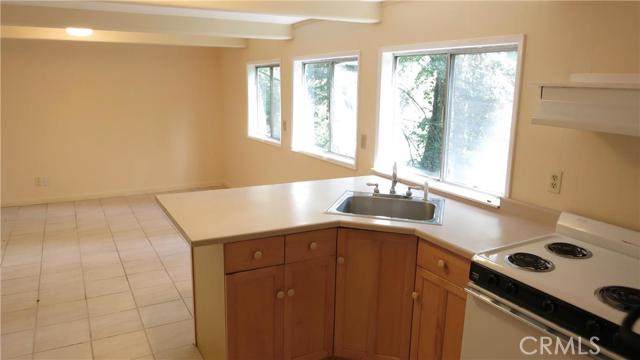 21455 Delta Way, Monte Rio CA: https://media.crmls.org/medias/2df1284b-2a31-4fc4-90b0-68f8dbf0aba0.jpg