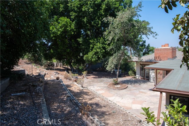 2475 Sunset Drive, Riverside CA: https://media.crmls.org/medias/2df1b62c-295e-4df6-b157-d52cccd5424a.jpg