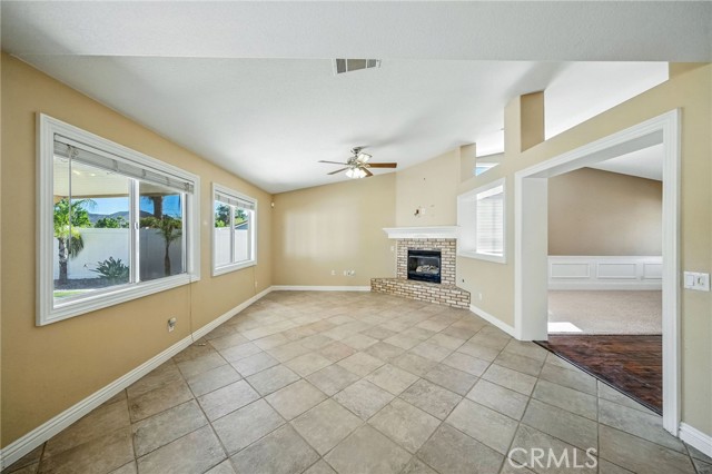 41980 Trinity River Way, Murrieta CA: https://media.crmls.org/medias/2df24055-b8d7-4eae-9fbe-402e578c8b84.jpg