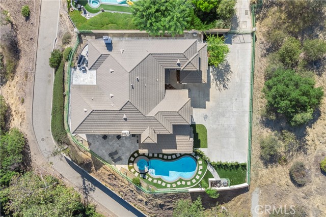 3318 Durham Court, Burbank CA: https://media.crmls.org/medias/2df2dfec-afac-47fa-a2bf-d4847117b362.jpg
