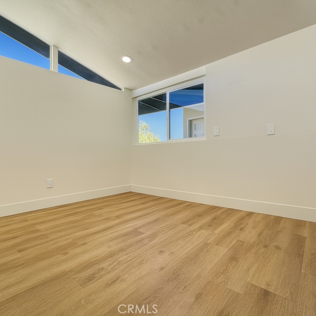 Detail Gallery Image 9 of 16 For 5548 Elmwood, San Bernardino,  CA 92404 - 4 Beds | 3 Baths