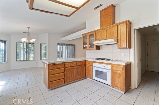122 East, Madera CA: https://media.crmls.org/medias/2df4da09-38e9-48d4-aa61-7da7b69e1afe.jpg