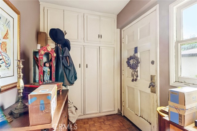 5603 Heatherdale Drive, Los Angeles CA: https://media.crmls.org/medias/2df4ef78-4dcf-4967-94cf-db00fc9f10b3.jpg