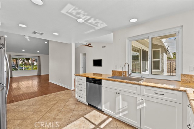 Detail Gallery Image 17 of 40 For 17050 Canvas, Canyon Country,  CA 91387 - 4 Beds | 2 Baths