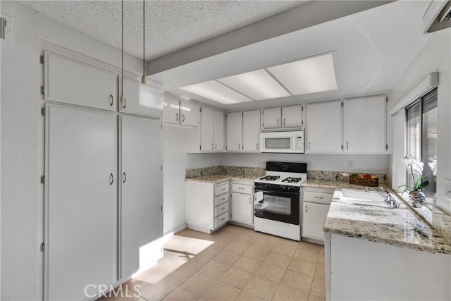 Detail Gallery Image 14 of 36 For 631 La Costa, Banning,  CA 92220 - 2 Beds | 2 Baths