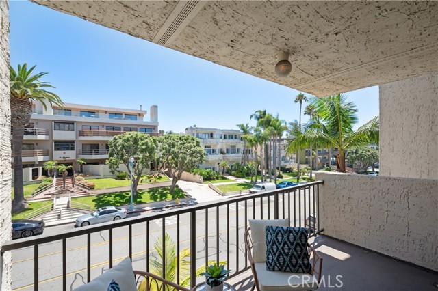 555 Esplanade, Redondo Beach, California 90277, 2 Bedrooms Bedrooms, ,2 BathroomsBathrooms,Residential,For Sale,Esplanade,SB25176397