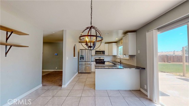 Detail Gallery Image 10 of 38 For 13937 Cuyamaca Rd, Apple Valley,  CA 92307 - 3 Beds | 2 Baths