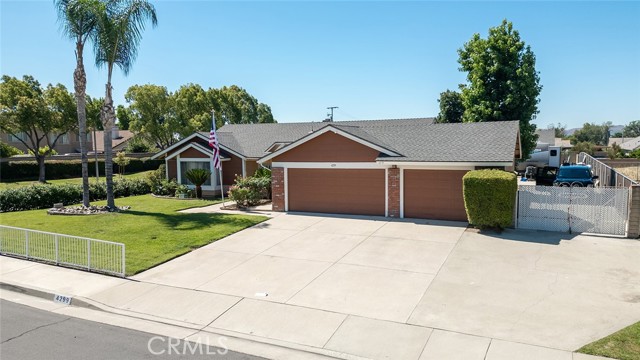 4299 Biscayne Street, Chino CA: https://media.crmls.org/medias/2df733ab-aaec-48da-91c9-c2e21af1565d.jpg