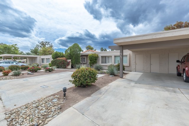 Detail Gallery Image 2 of 33 For 48697 Eisenhower Dr, Indio,  CA 92201 - 2 Beds | 2 Baths