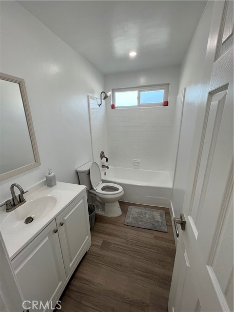 11347 Emelita Street photo 8