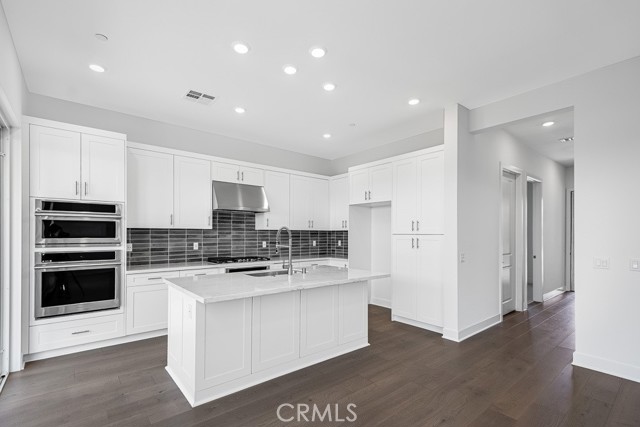 240 Lily Loop, Irvine CA: https://media.crmls.org/medias/2df91e4d-0669-43d2-abdb-1aa8340c9b46.jpg