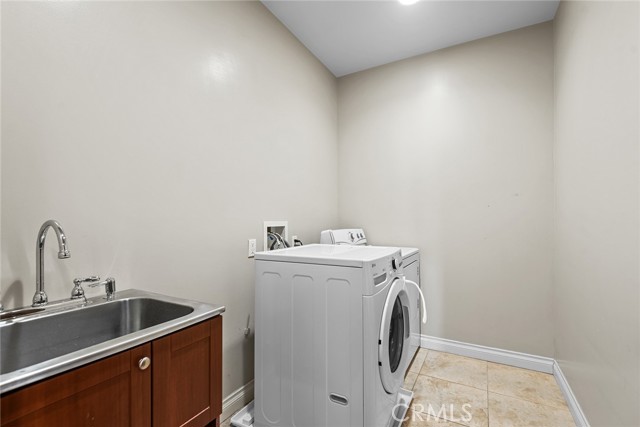 18267 Valley Vista Boulevard, Tarzana CA: https://media.crmls.org/medias/2dfa7345-84d6-4333-8614-8fd3b0936d9b.jpg