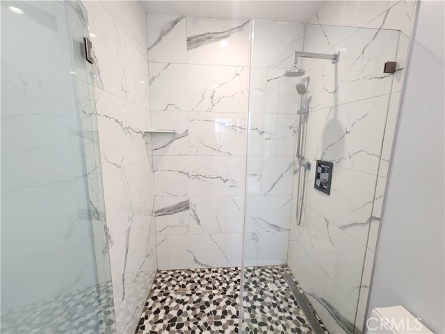 Detail Gallery Image 28 of 29 For 6848 Encino, Encino,  CA 91406 - 3 Beds | 3 Baths