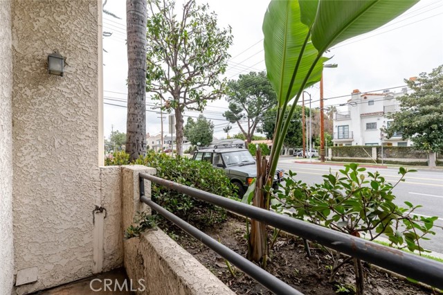 Detail Gallery Image 9 of 25 For 10604 Valley Spring Ln #105,  Toluca Lake,  CA 91602 - 2 Beds | 2 Baths