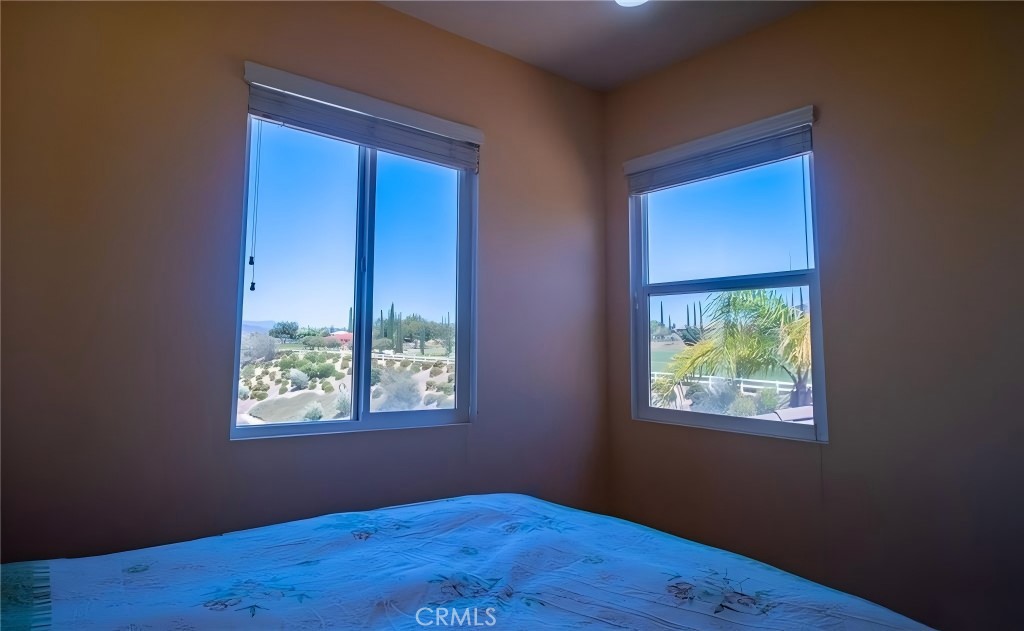 https://media.crmls.org/medias/2dfbf5b2-60c4-4ed7-9ae5-f3c32341dd43.jpg?preset=X-Large