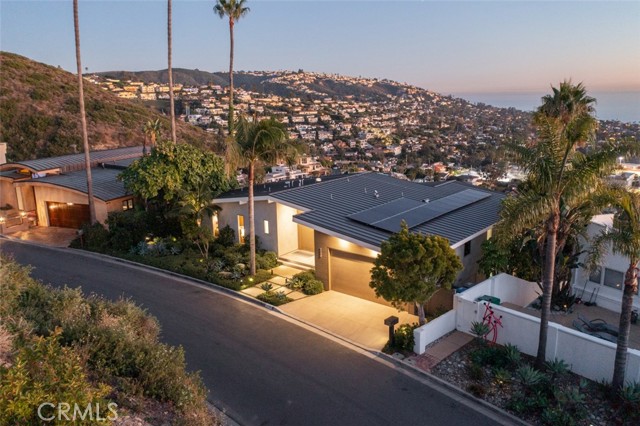 Detail Gallery Image 2 of 38 For 1238 Anacapa Way, Laguna Beach,  CA 92651 - 4 Beds | 4 Baths