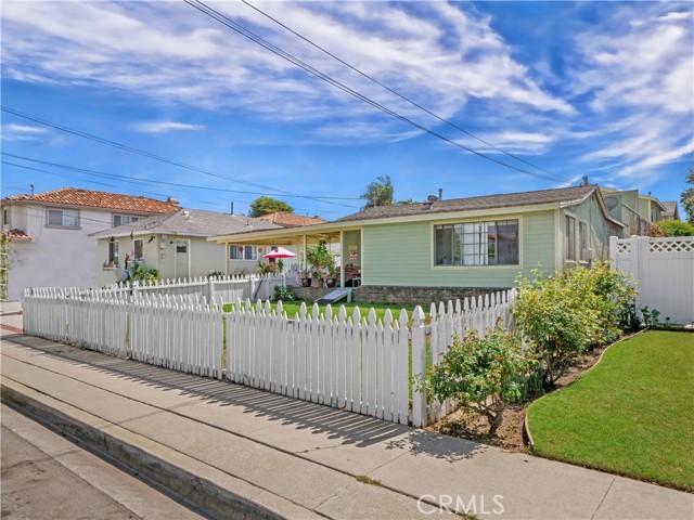 2014 Farrell Avenue, Redondo Beach, California 90278, ,Residential Income,Sold,Farrell,SB21212484