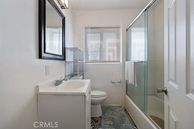 182 E McFarlane Street, Ventura CA: https://media.crmls.org/medias/2dfe7082-4d0d-4c11-885d-6a9dc058e7a0.jpg