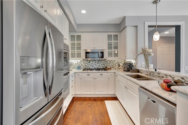 19281 Surf Drive, Huntington Beach CA: https://media.crmls.org/medias/2dfef5d4-6971-4308-83f9-3ccf2e2e8973.jpg
