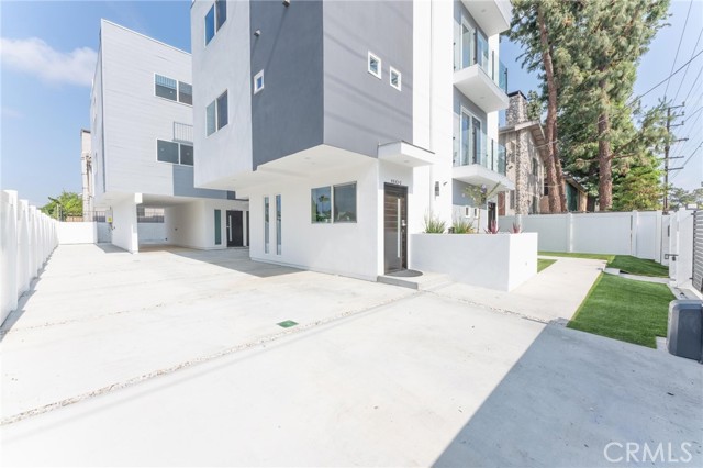 6845 N Haskell Avenue, Lake Balboa CA: https://media.crmls.org/medias/2dff8640-0206-4e95-9ede-466988d50da1.jpg
