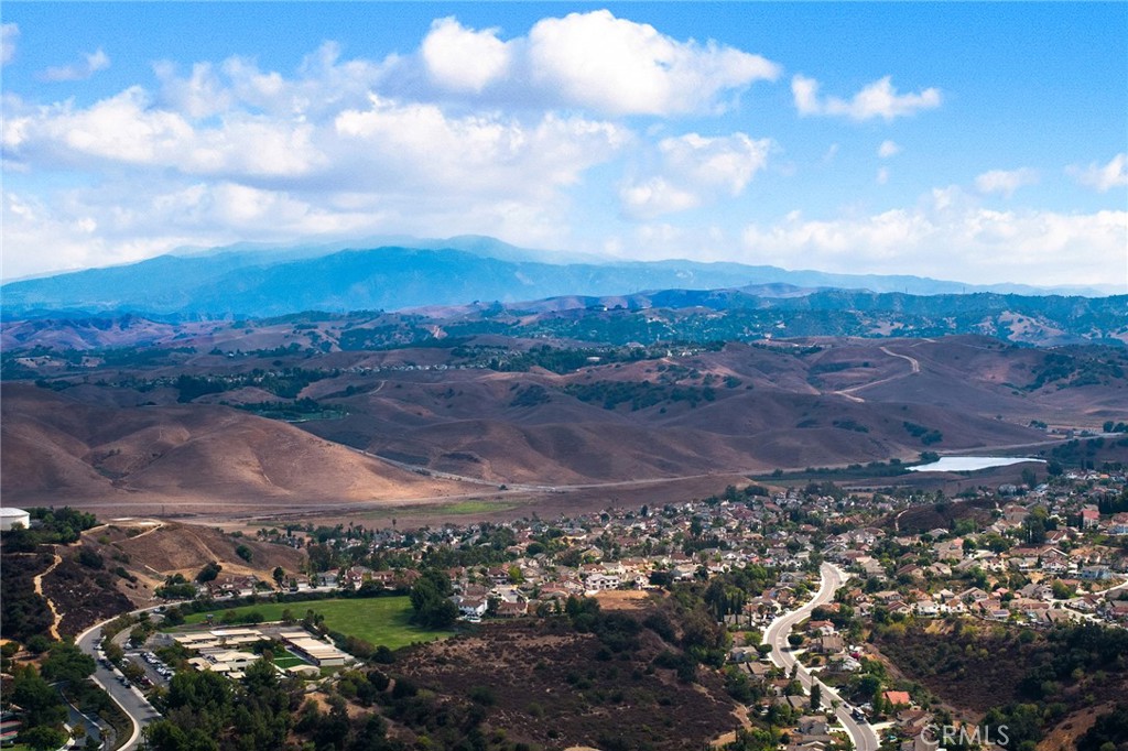 https://media.crmls.org/medias/2dffbfab-ce1f-4d0f-aa7a-0a137826ae23.jpg?preset=X-Large