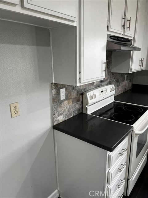 Detail Gallery Image 7 of 18 For 245 N Singingwood St #12,  Orange,  CA 92869 - 3 Beds | 2/1 Baths