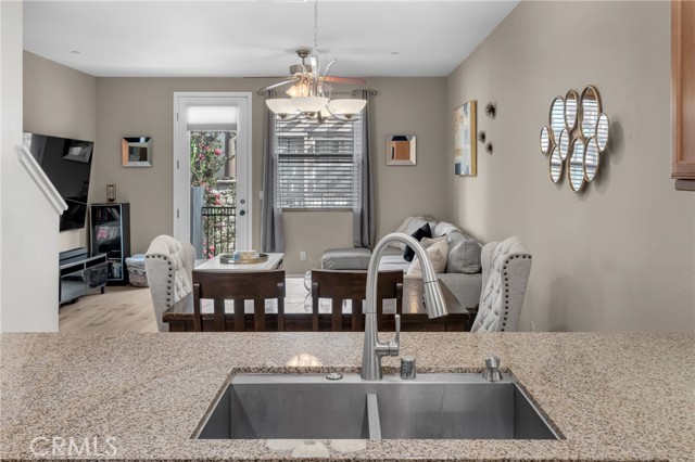 Detail Gallery Image 12 of 33 For 9311 Alondra Bld #5,  Bellflower,  CA 90706 - 3 Beds | 3 Baths