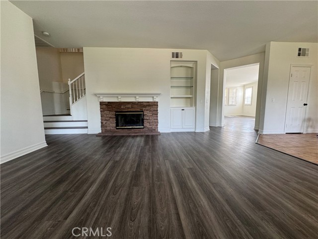 Detail Gallery Image 9 of 40 For 7069 Misty Meadow, Corona,  CA 92880 - 5 Beds | 3 Baths