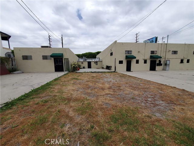 8860 S Vermont Avenue, Los Angeles CA: https://media.crmls.org/medias/2e021f63-3c7c-435c-ac14-077d2054fbb0.jpg