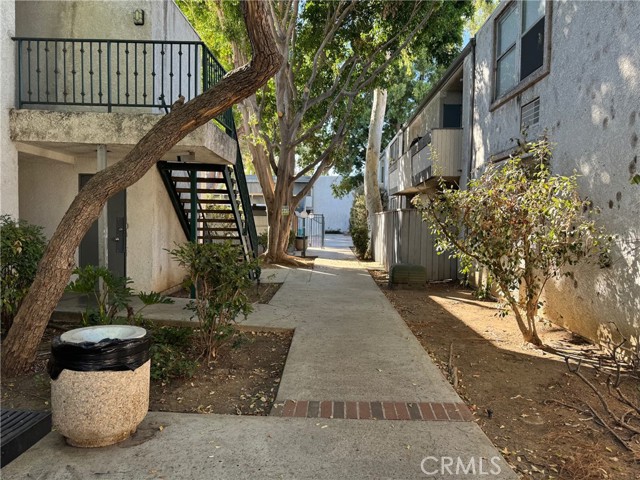 Detail Gallery Image 2 of 13 For 18620 Hatteras St #166,  Tarzana,  CA 91356 - 2 Beds | 2 Baths