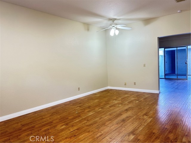 Detail Gallery Image 4 of 27 For 567 Springbrook, Irvine,  CA 92614 - 3 Beds | 2/1 Baths