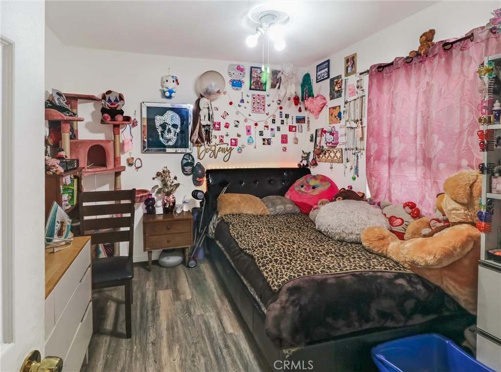 https://media.crmls.org/medias/2e031762-7e1f-414d-bb96-77000f3f1f29.jpg?preset=X-Large