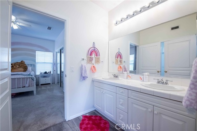 231 Knoll Ridge Road, Simi Valley CA: https://media.crmls.org/medias/2e035876-43cf-4b2d-9955-8f72ef746514.jpg