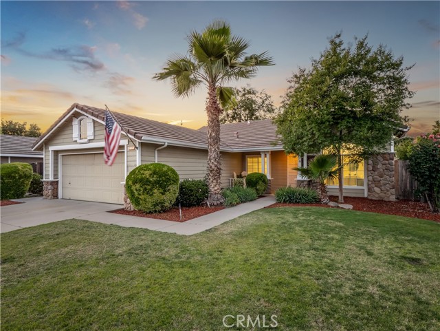 Detail Gallery Image 2 of 29 For 2725 Beverly Ave, Clovis,  CA 93611 - 3 Beds | 2 Baths