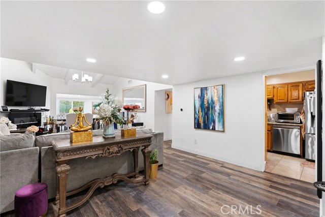 Detail Gallery Image 9 of 44 For 2011 W Katella, Anaheim,  CA 92804 - 4 Beds | 2 Baths