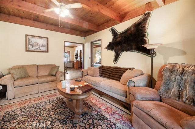 Detail Gallery Image 14 of 30 For 39791 Forest Rd, Big Bear Lake,  CA 92315 - 3 Beds | 2 Baths