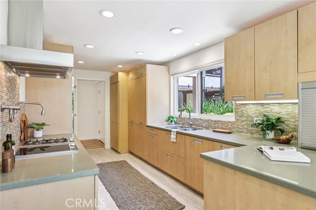 480 S Orange Grove Boulevard, Pasadena CA: https://media.crmls.org/medias/2e06aa92-86bb-46a9-bdf7-6717c3ac410a.jpg