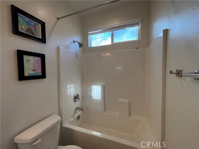 1466 Elliott Court, Redlands CA: https://media.crmls.org/medias/2e081bc9-5955-4991-80d5-424c8981c03f.jpg