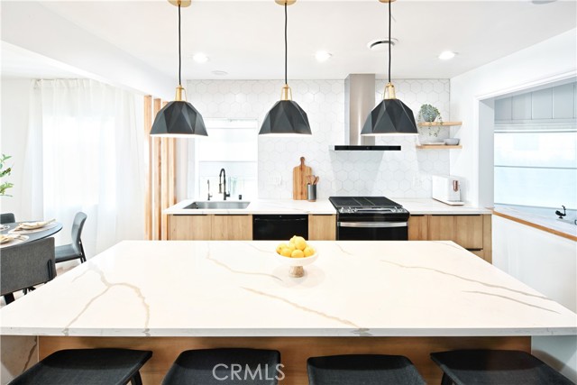 6508 Blewett Avenue, Lake Balboa CA: https://media.crmls.org/medias/2e08fc4e-8597-4788-8daa-68e7d9442242.jpg