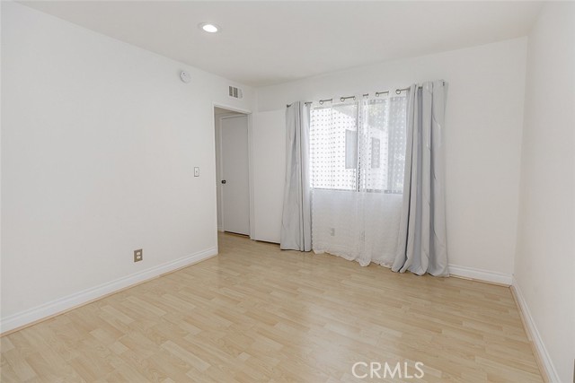 Detail Gallery Image 18 of 40 For 10504 Sunland Bld #5,  Sunland,  CA 91040 - 2 Beds | 1/1 Baths