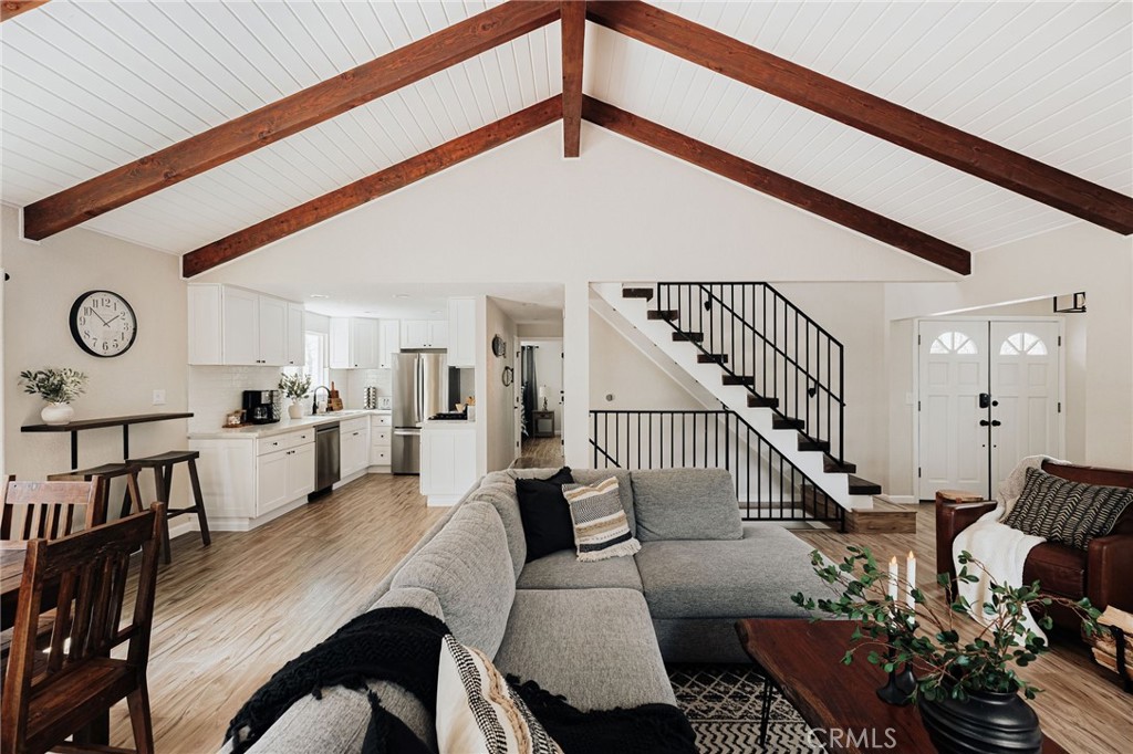 https://media.crmls.org/medias/2e09eeff-e55b-4307-9dc4-4d04b3164582.jpg?preset=X-Large