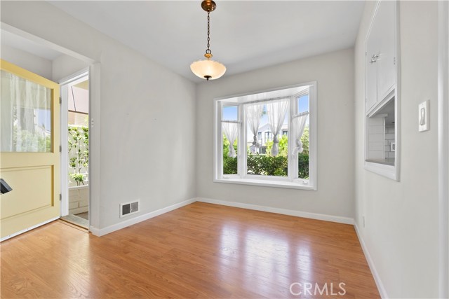 604 Marguerite Avenue, Corona del Mar CA: https://media.crmls.org/medias/2e0a4877-b01a-414d-a2f3-614544c8910e.jpg