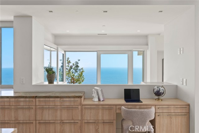 900 Gainsborough Drive, Laguna Beach CA: https://media.crmls.org/medias/2e0ae3bd-f0d9-4779-bb3f-b049df7fdcf5.jpg