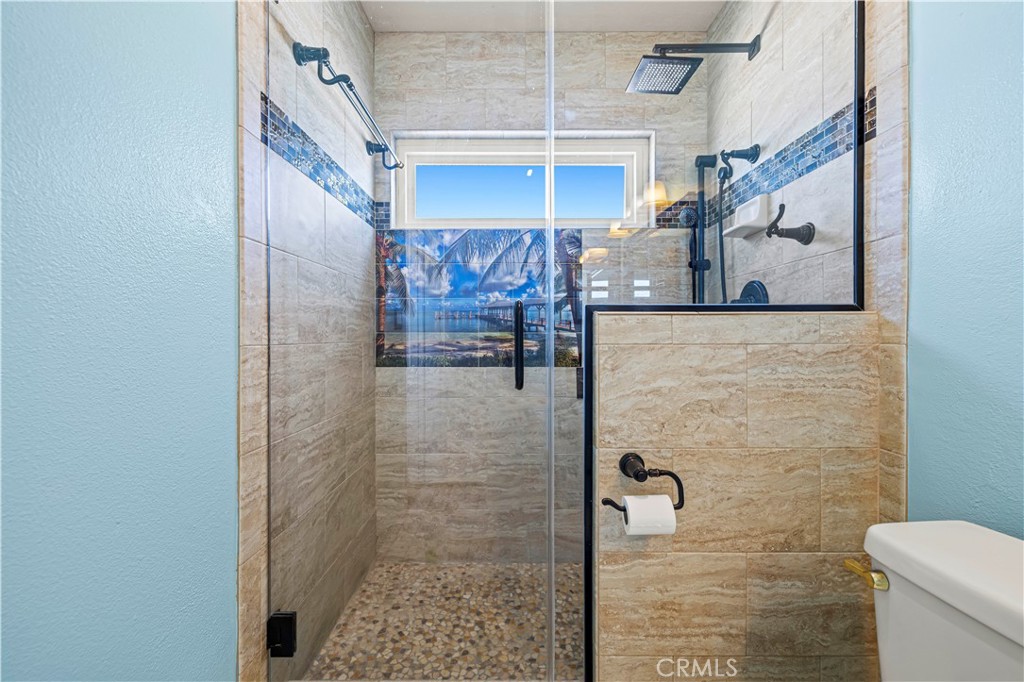 https://media.crmls.org/medias/2e0b164d-05db-444a-8f05-3930cfb8c4ab.jpg?preset=X-Large