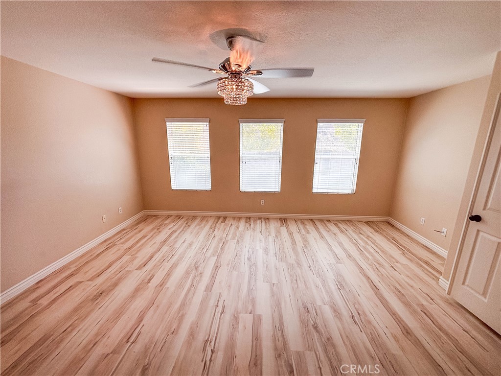 https://media.crmls.org/medias/2e0b4de7-b951-4028-900d-57588f76df6b.jpg?preset=X-Large