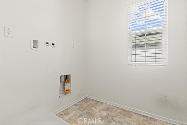Detail Gallery Image 12 of 21 For 1796 Park Place Ln, Riverside,  CA 92501 - 3 Beds | 2/1 Baths